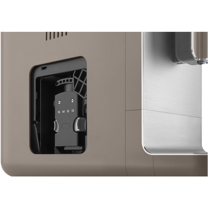 SMEG Kaffeevollautomat BCC02TPMEU