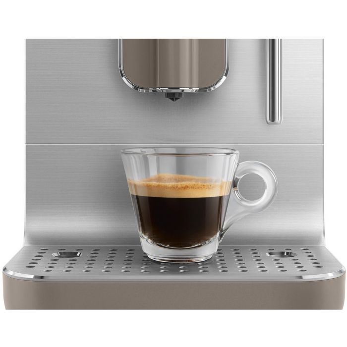 SMEG Kaffeevollautomat BCC02TPMEU